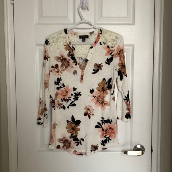 Le Chateau Womens top. Sz XS, nice lace detail at top, Pretty fall floral print - Picture 1 of 5